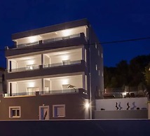 Luxury Villa ARIA Seafront for 21 people