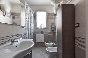 2060 Villetta Krystle