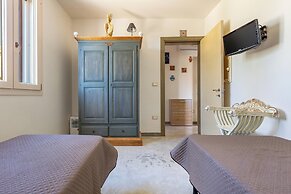 2062 La Cornola Dependance by Barbarhouse