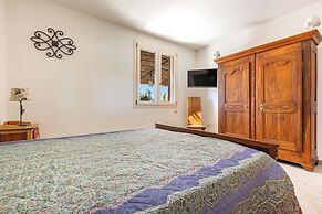 2062 La Cornola Dependance by Barbarhouse