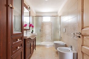 2038 Villetta Gloria