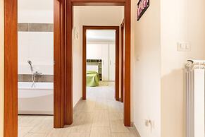 2123 Appartamento White and Red