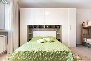 2123 Appartamento White and Red