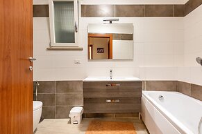 2123 Appartamento White and Red