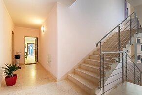 2123 Appartamento White and Red