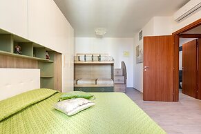 2123 Appartamento White and Red