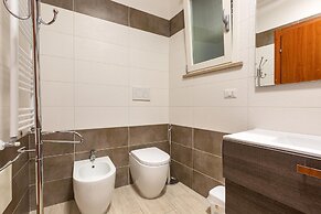 2123 Appartamento White and Red