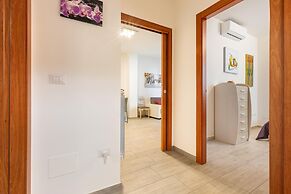 2123 Appartamento White and Red