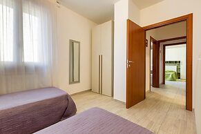 2123 Appartamento White and Red