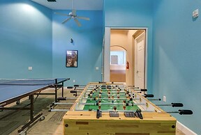 Roomy Town Home, Mickey-themed Bedroom! #4bv550