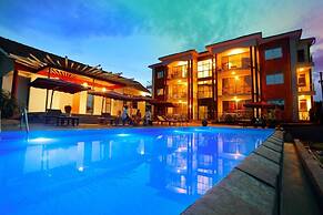 Deluxe 3-bed Apartment With Swimming Pool