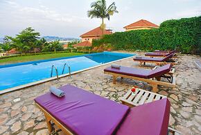 Deluxe 3-bed Apartment With Swimming Pool