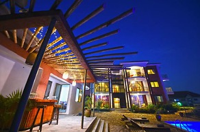 Deluxe 2-bed Apartment With Swimming Pool