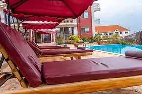 Deluxe 1- Bedroom Apartment With Swimming Pool