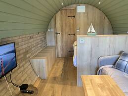 Cosy Escape Heated Luxury pod With hot tub