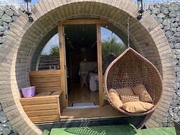 Cosy Escape Heated Luxury pod With hot tub