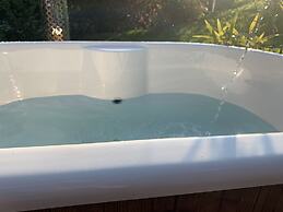 Cosy Escape Heated Luxury pod With hot tub