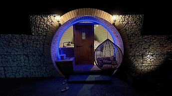 Cosy Escape Heated Luxury pod With hot tub