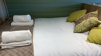 Cosy Escape Heated Luxury pod With hot tub
