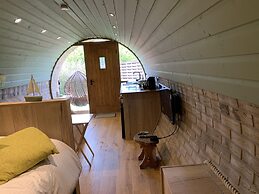 Cosy Escape Heated Luxury pod With hot tub