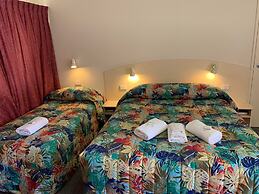 Outback Quarters Motel Hay and Restaurant