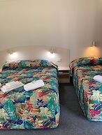 Outback Quarters Motel Hay and Restaurant