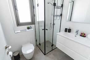 Sunny Haven Sea View Escape by Sea N Rent