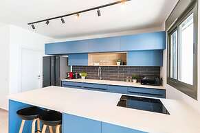 Sunny Haven Sea View Escape by Sea N Rent