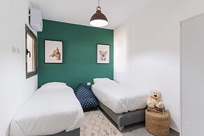 Sunny Haven Sea View Escape by Sea N Rent