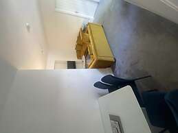 The Mews, With Free Private Parking, Windermere