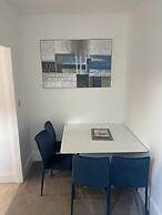 The Mews, With Free Private Parking, Windermere