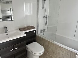 The Mews, With Free Private Parking, Windermere