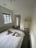 The Mews, With Free Private Parking, Windermere