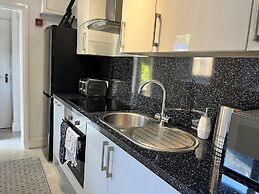 The Mews, With Free Private Parking, Windermere