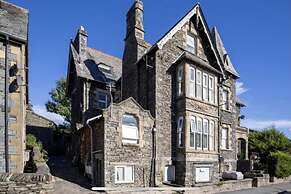 The Mews, With Free Private Parking, Windermere