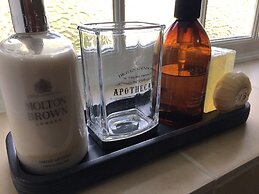 Cosy Lincs Wolds Cottage in Picturesque Tealby