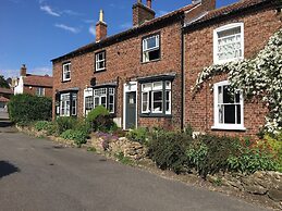 Cosy Lincs Wolds Cottage in Picturesque Tealby