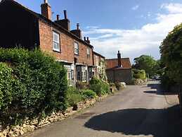 Cosy Lincs Wolds Cottage in Picturesque Tealby
