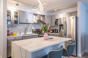 Luxurious Honeymoon & Anniversary Suite