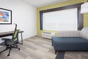 Holiday Inn Express & Suites Firestone Longmont by IHG