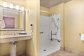 Portland Inn & Suites