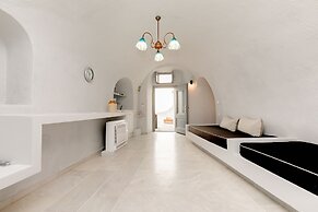 Anemos Fira Caldera View