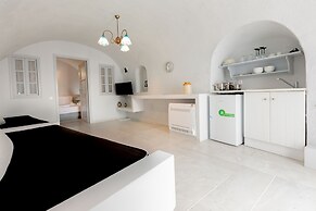 Anemos Fira Caldera View