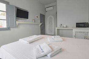 Anemos Fira Caldera View