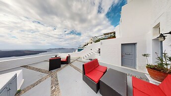 Anemos Fira Caldera View