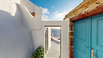 Anemos Fira Caldera View