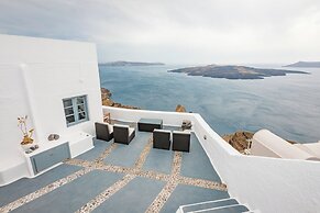 Anemos Fira Caldera View