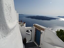 Anemos Fira Caldera View