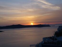 Anemos Fira Caldera View