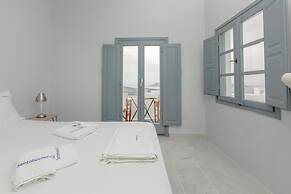 Anemos Fira Caldera View